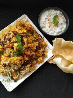 पनीर बिर्याणी (Paneer biryani recipe in marathi) रेसिपी चे मुख्य फोटो