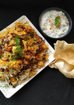 पनीर बिर्याणी (Paneer biryani recipe in marathi) रेसिपी चे मुख्य फोटो 