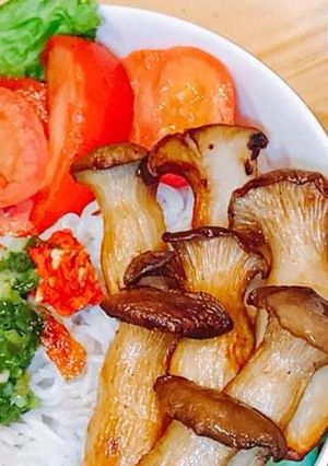 Hình của món Bún nấm chiên.