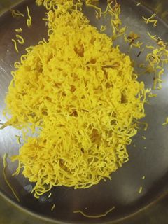 ચણા ના લોટ ઝીણી સેવ (Chana Flour Jini Sev Recipe In Gujarati) રેસીપી મુખ્ય ફોટો