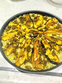 صورة لوصفة مقلوبة مطبوخة بالباتنجان