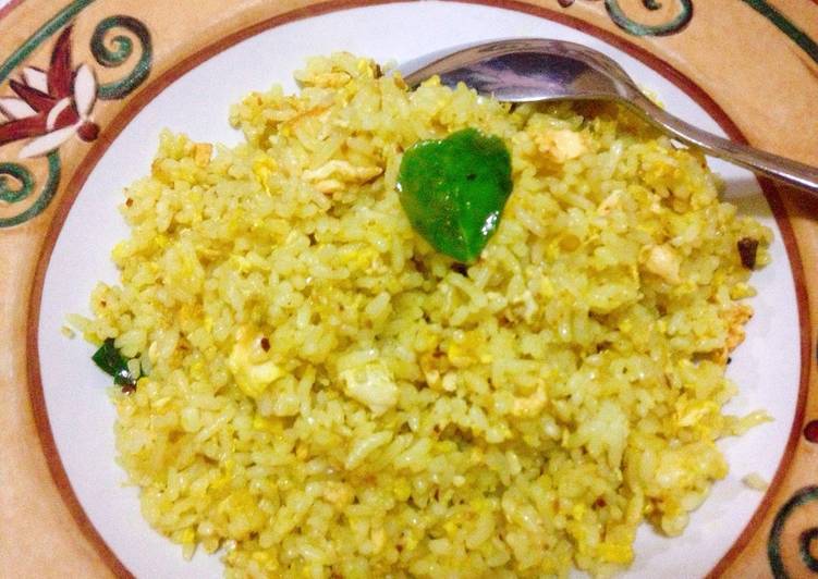 Nasi goreng rempah kuning