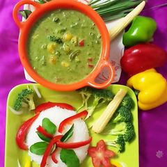 A picture of Thai curry.
