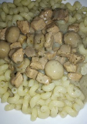 Sertés tokány gombával és tésztával recept fotója