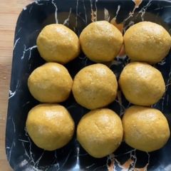 Besan ladoo with Desi khaand A picture of Besan ladoo with Desi khaand.