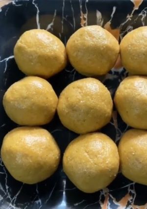 A picture of Besan ladoo with Desi khaand.