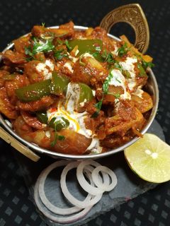 कढाई मशरूम मसाला (kadai mushroom masala recipe in marathi) रेसिपी चे मुख्य फोटो