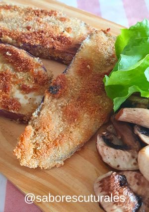 Una foto de 🍆❕️Milanesas de Berenjenas ralladas con guarnición de Champiñones y Portobellos