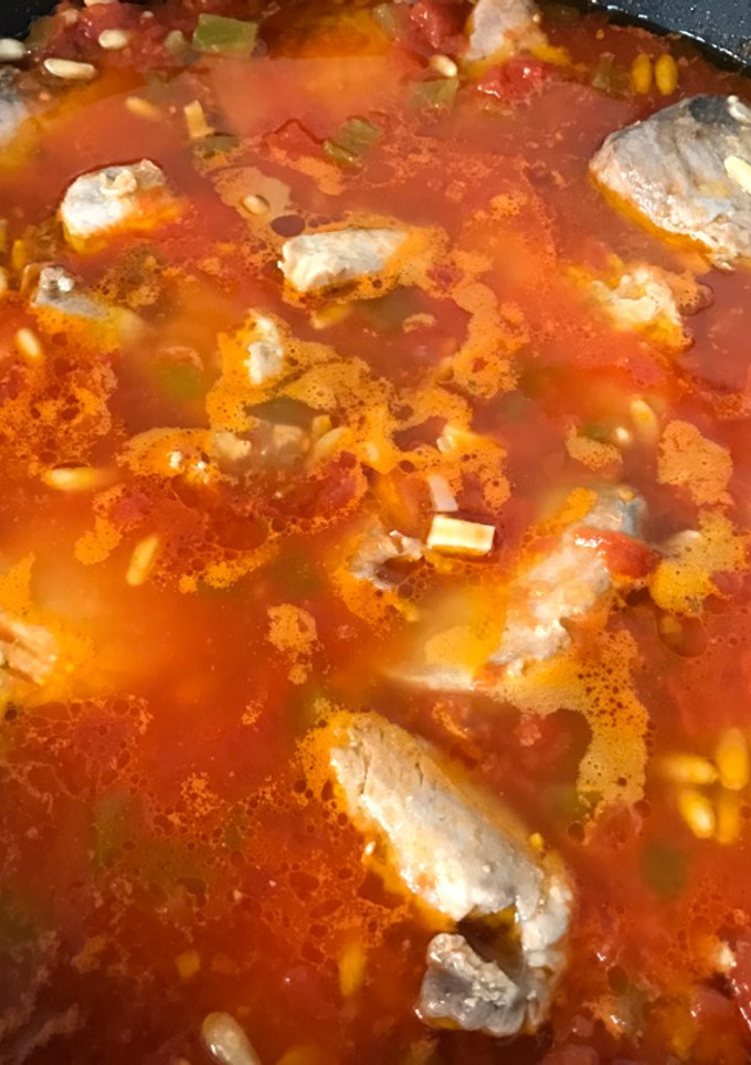 Una foto de Bonito con tomate