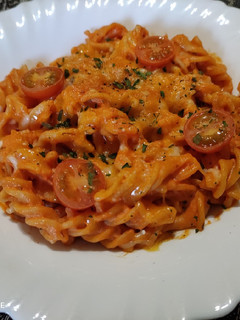 Foto principal de Espirales con salsa de queso y tomate en 15 minutos