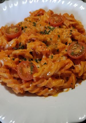 Una foto de Espirales con salsa de queso y tomate en 15 minutos