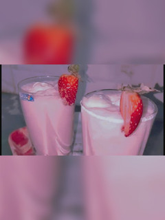 A picture of Strawberry shake.