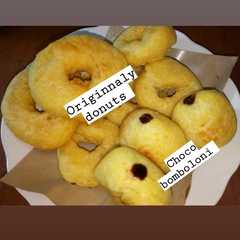 รูปของ Originally donuts with choco bomboloni (menggunakan kentang)