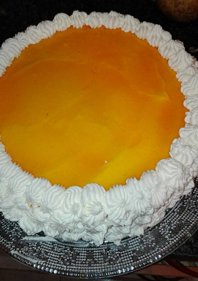 Una foto de Tarta de mousse de limón con bizcocho casero