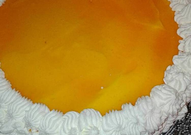 Tarta de mousse de limón con bizcocho casero