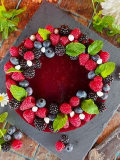 Foto di Cheesecake ai frutti di bosco e base di brownie