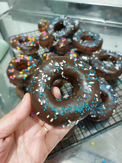 Una foto de Donas/ Donuts esponjosas. Receta súper fácil