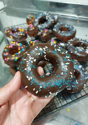 Una foto de Donas/ Donuts esponjosas. Receta súper fácil