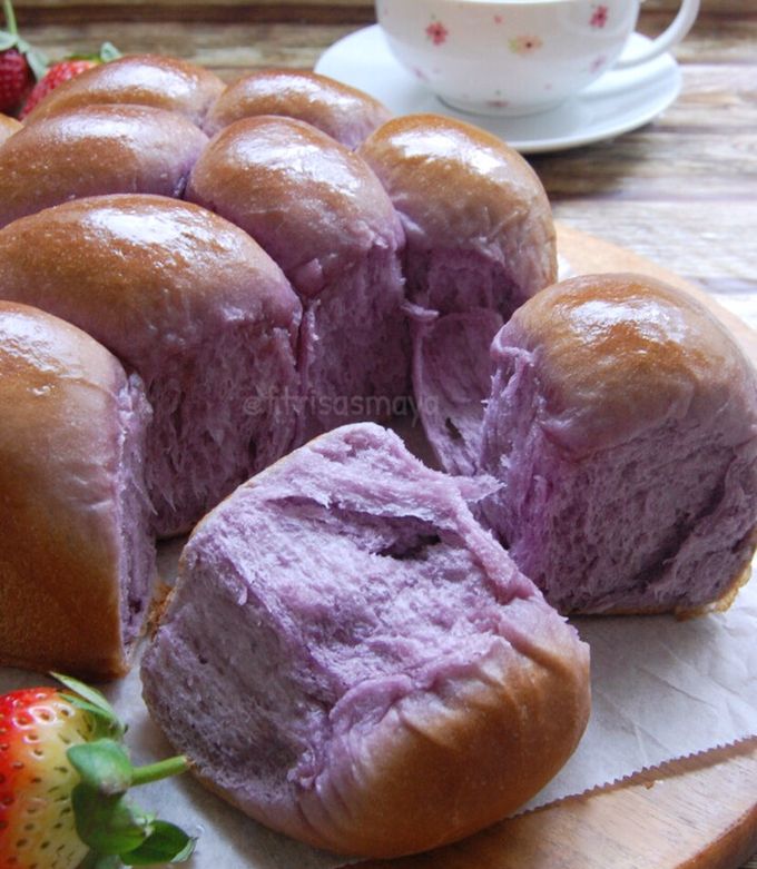 U külotda tort oyoqqa turdi