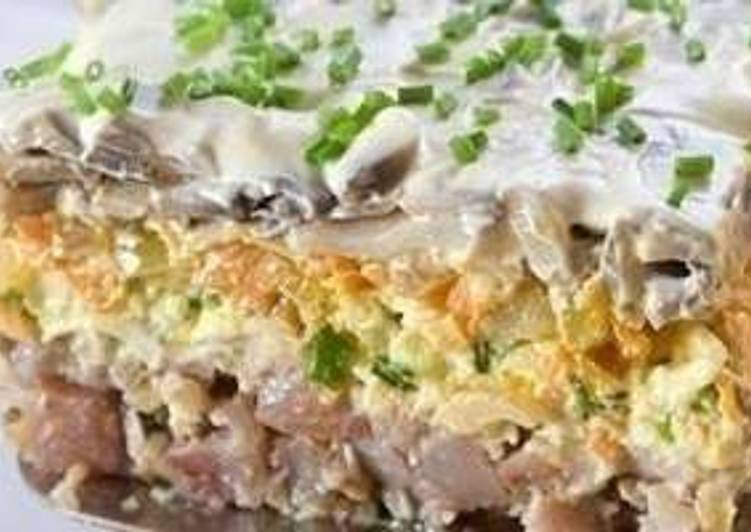 Салат с селёдкой основное фото рецепта