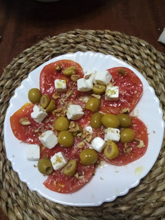 Una foto de Ensalada griega de aceitunas verdes