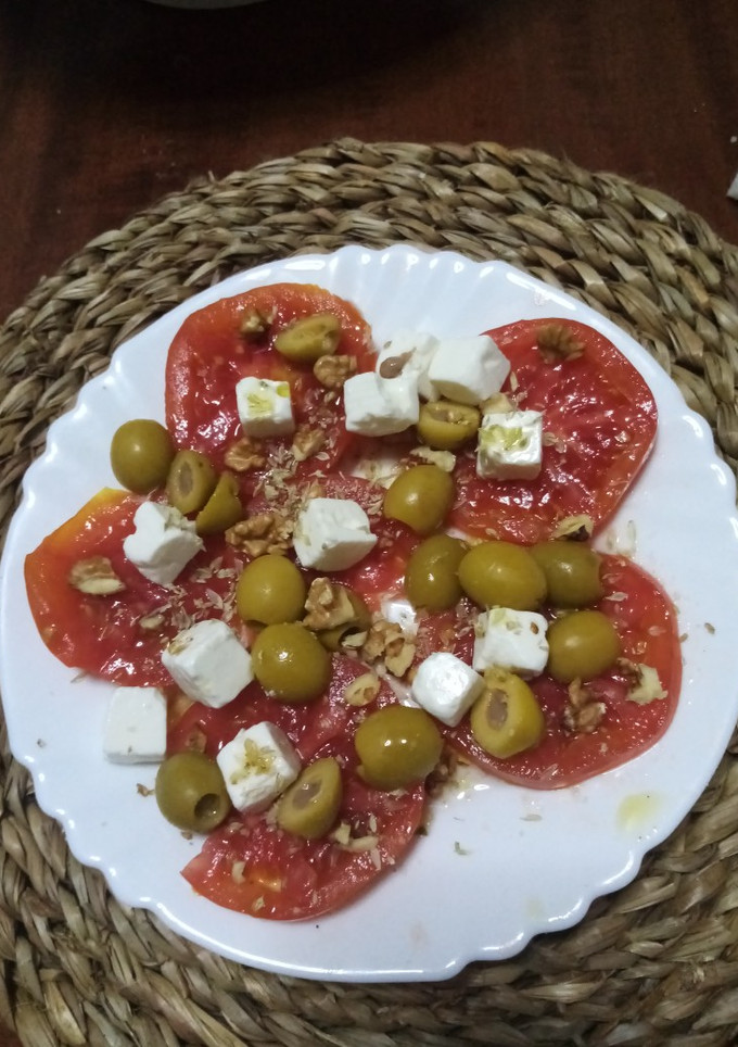 Una foto de Ensalada griega de aceitunas verdes