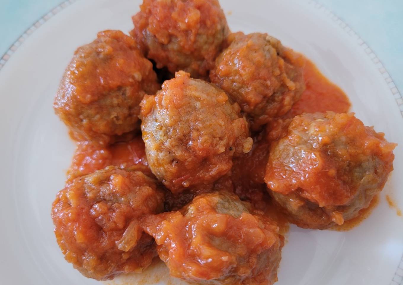 Albóndigas de berenjenas, con salsa de tomate