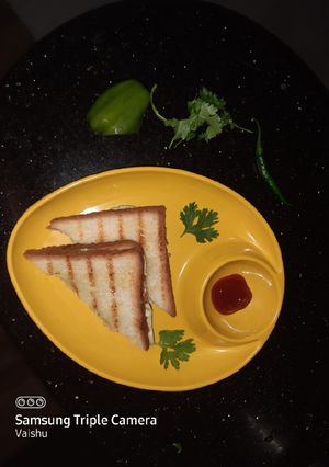 A picture of Chilli Cheesy Sandwich.