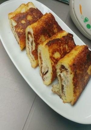 A picture of Nutella French toast.