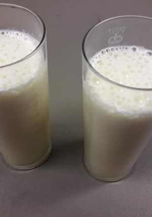 A picture of Fresh fig milkshake (Anjir).