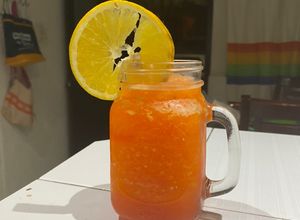 Una foto de 🌈✨Sorbet de vino blanco con frutas tropicales 🌈✨