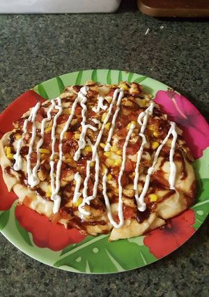 A picture of Chicken & bbq flatbread pizza.