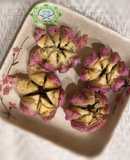 Lotus Flaky Moon Cakes (Bánh trung thu ngàn lớp hình hoa sen chay)