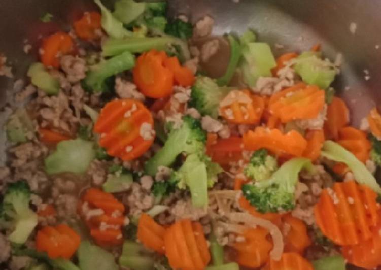 Resep Tumis Ayam wortel brokoli sehat yang Enak