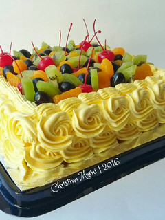 Foto resep Lemonade Sponge Cake Tops With Fruits