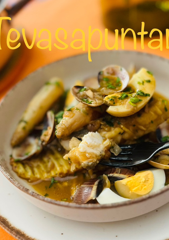 Una foto de Merluza a la vasca con patatas 🐟 🐚 🐟 🐚 🪺