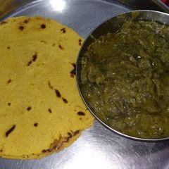 A picture of Makki roti.