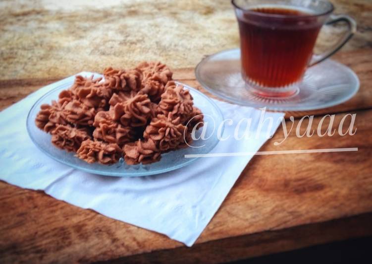 Resep Kue semprit coklat (maizena) oleh Aunty Bira - Cookpad