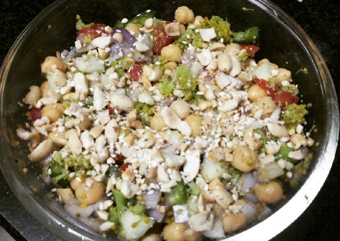 Recipe of Perfect Broccoli Chana Salad