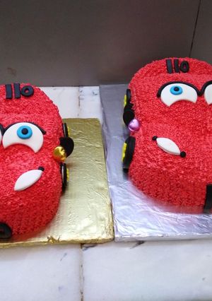 A picture of 4&10pounds red car is ready to go pineapple cake.