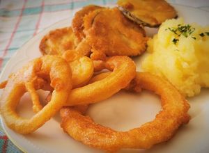 Foto principal de Fritura de Berenjena y Aros de Cebolla rebozados con pasta Orly