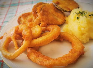 Foto principal de Fritura de Berenjena y Aros de Cebolla rebozados con pasta Orly
