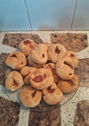 Una foto de Bizcochos semi dulce con dulce de membrillo