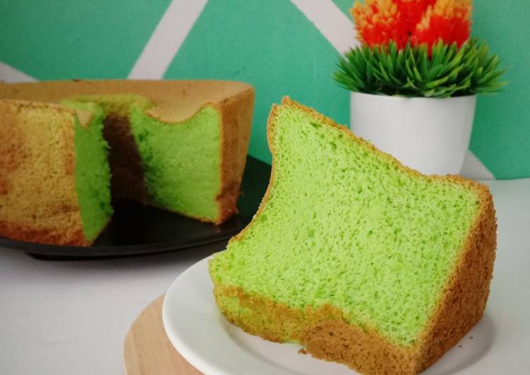 Pandan Chiffon Cake