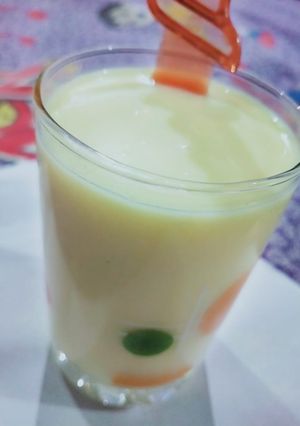 A picture of Mango shake.