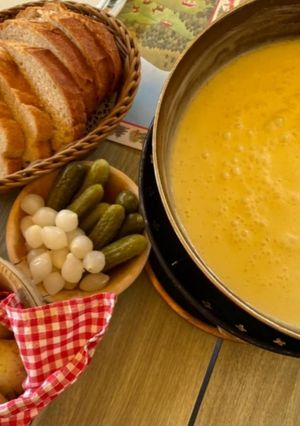 Une photo de Fondue savoyarde simple et délicieuse recette de grand mère