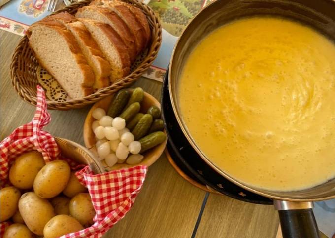 Fondue savoyarde simple et délicieuse recette de grand mère