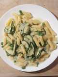 Penne mit Zucchini und Erbsen