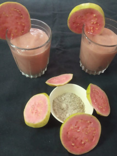 જામફળ નો જ્યુસ (Guava Juice Recipe In Gujarati) રેસીપી મુખ્ય ફોટો
