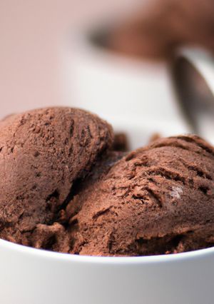 Una foto de Helado de chocolate puro en heladera